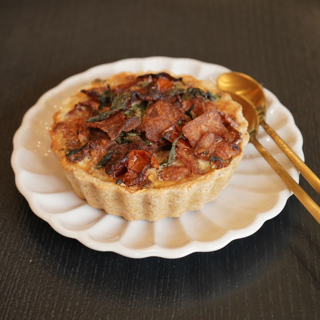 Bacon, sundried tomato & cheese quiche