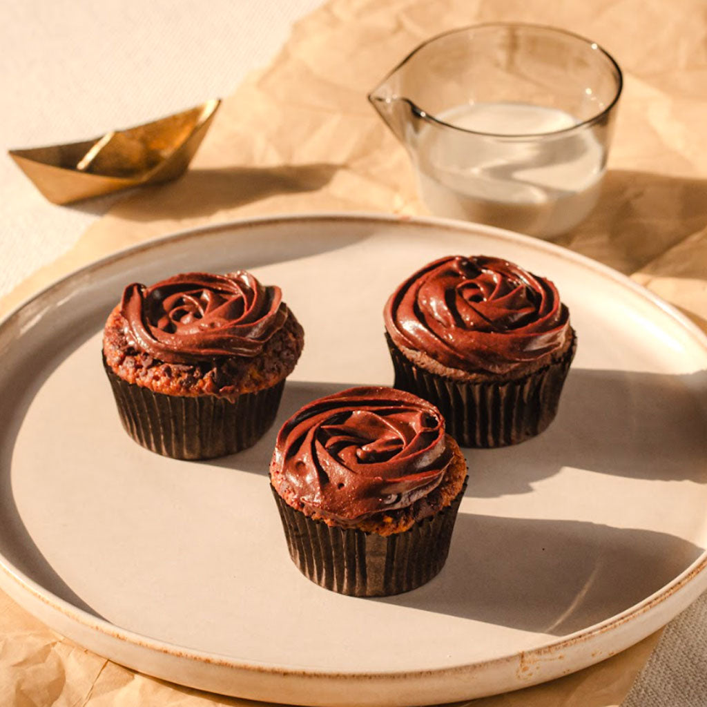 Almond cake with chocolate chunks