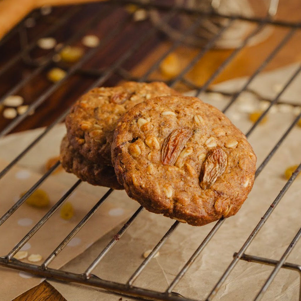 Cinnamon raisin & oat cookies