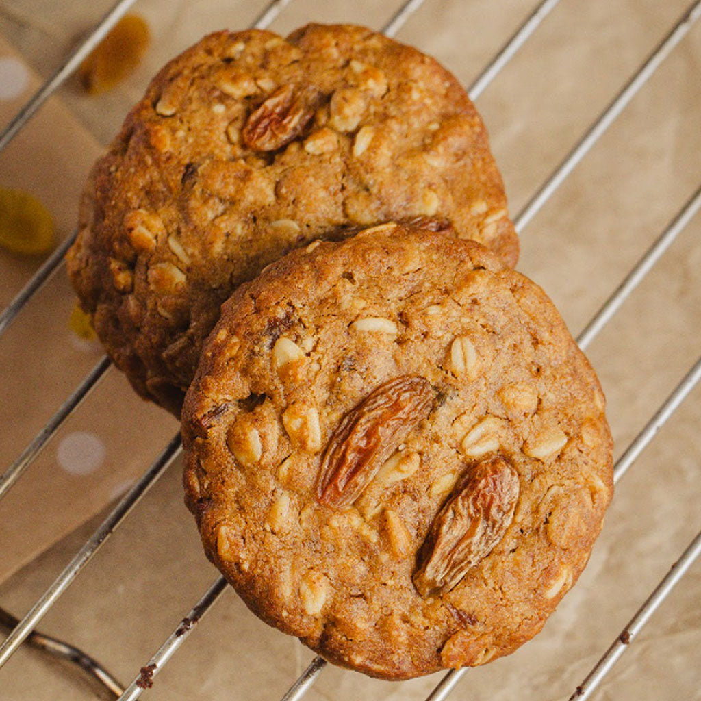 Cinnamon raisin & oat cookies